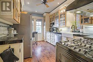 125 Macdonell Avenue, Toronto, Ontario  M6R 2A4 - Photo 9 - W12724314