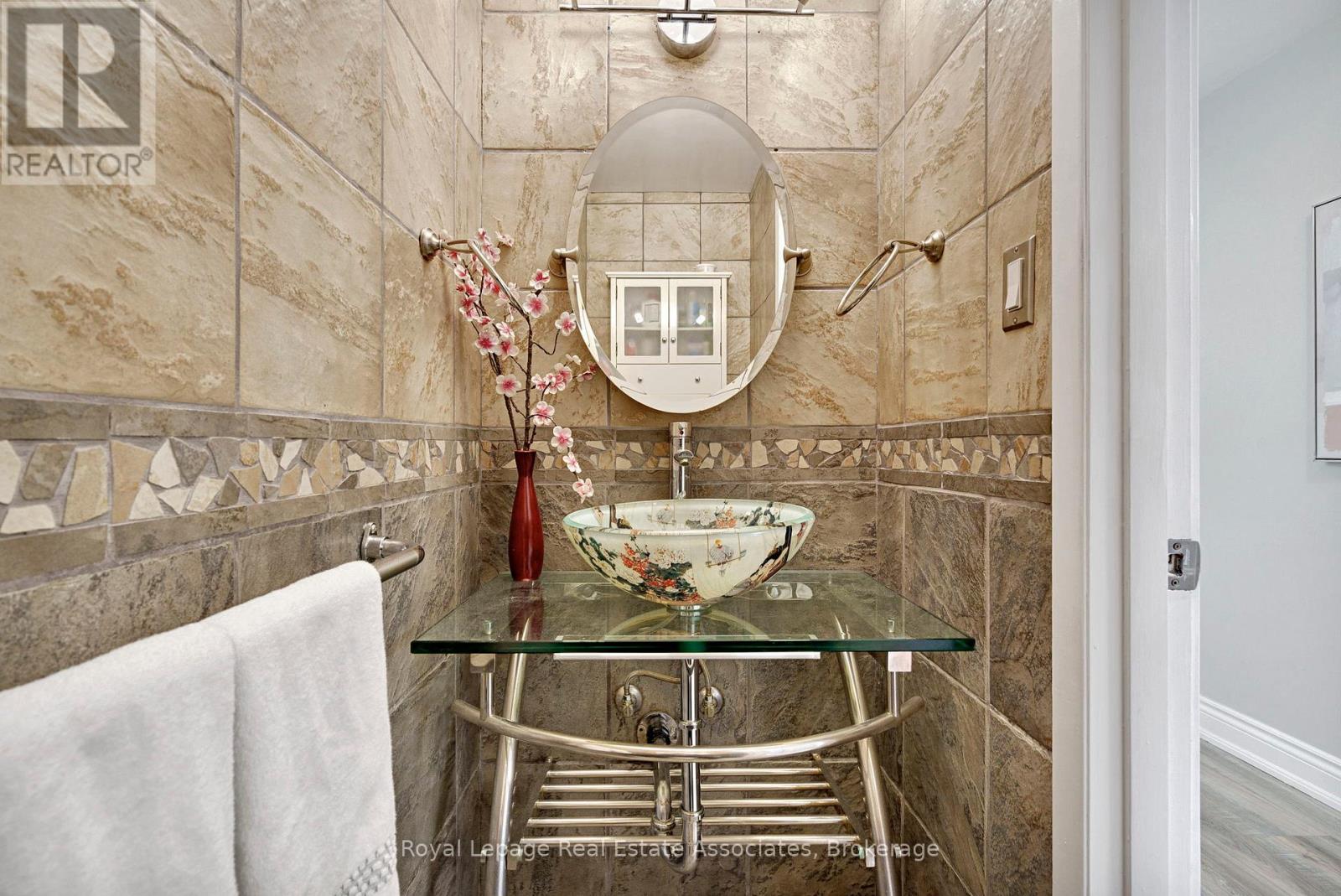 23 Madrid Crescent, Brampton, Ontario  L6S 2X5 - Photo 12 - W12724322