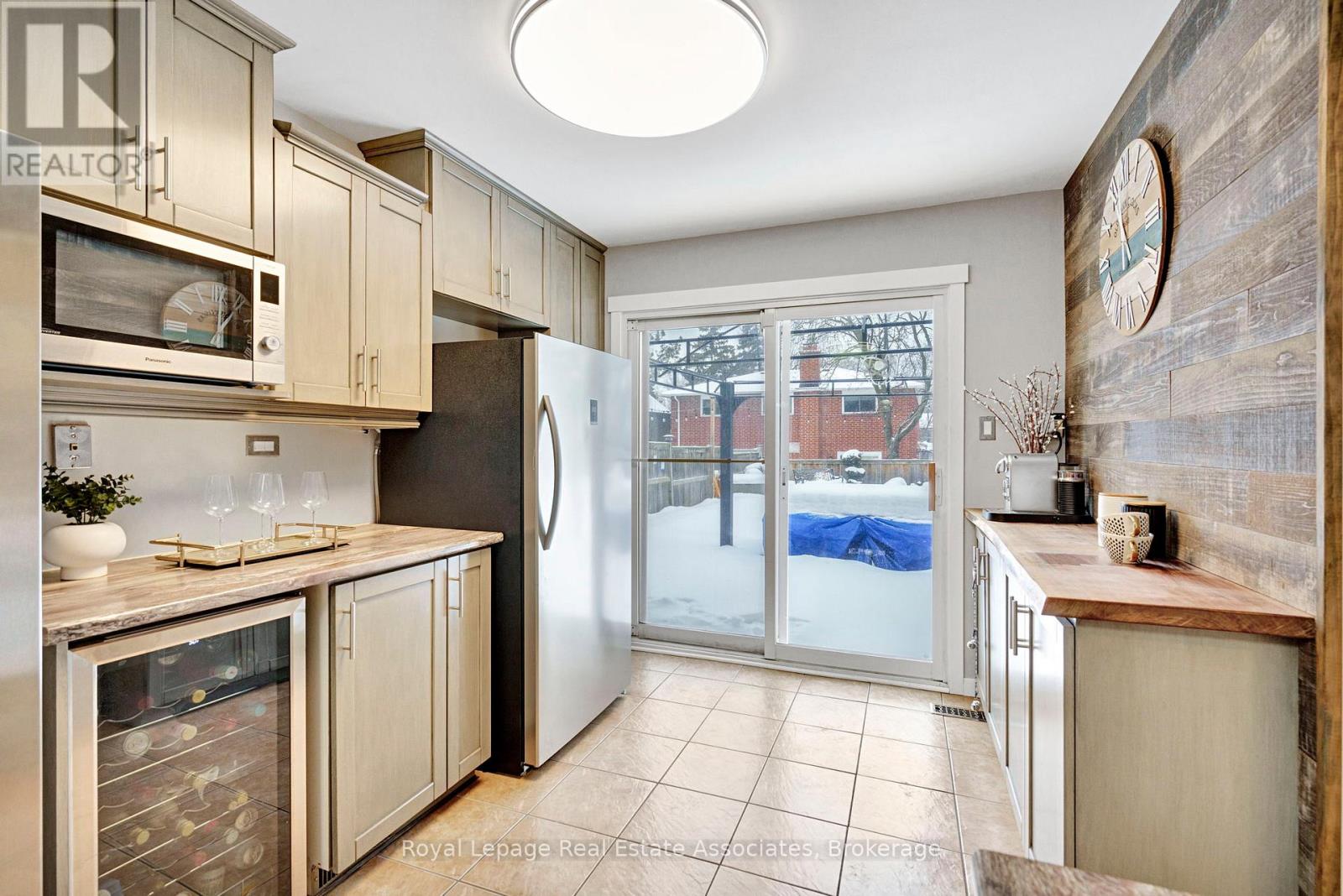 23 Madrid Crescent, Brampton, Ontario  L6S 2X5 - Photo 9 - W12724322