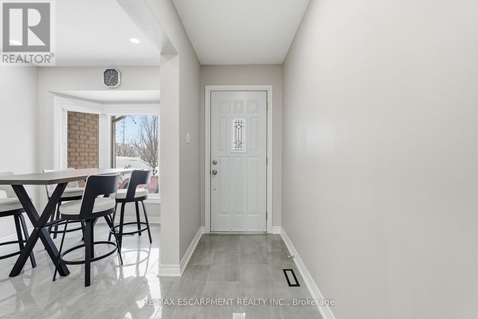 757 Constellation Drive, Mississauga, Ontario  L5R 2V8 - Photo 3 - W12724330