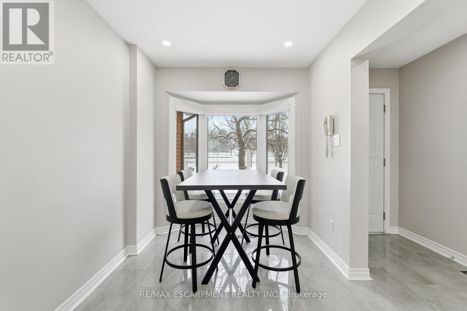 757 Constellation Drive, Mississauga, Ontario  L5R 2V8 - Photo 4 - W12724330