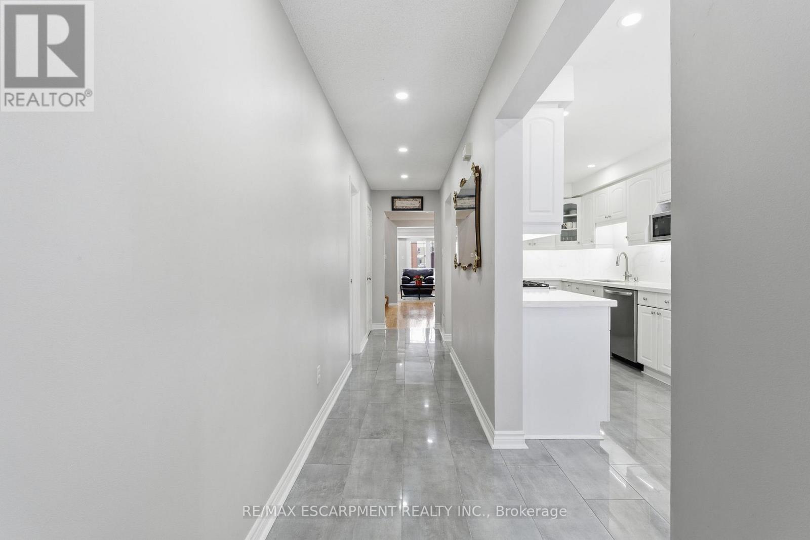 757 Constellation Drive, Mississauga, Ontario  L5R 2V8 - Photo 5 - W12724330