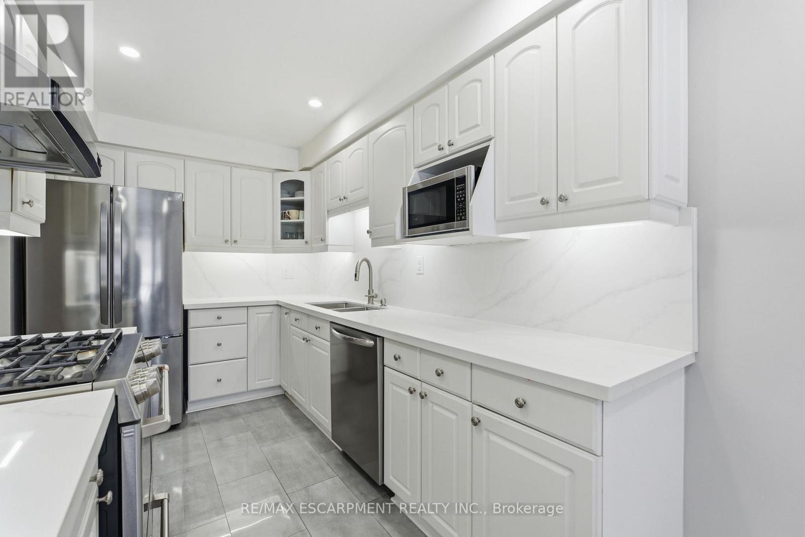 757 Constellation Drive, Mississauga, Ontario  L5R 2V8 - Photo 7 - W12724330