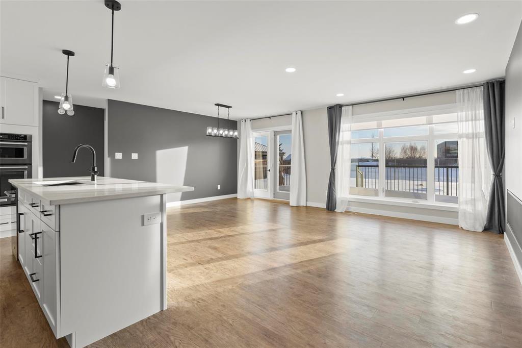 82 Wyndham Estate Drive, Steinbach, Manitoba  R5G 2K6 - Photo 3 - 202600495