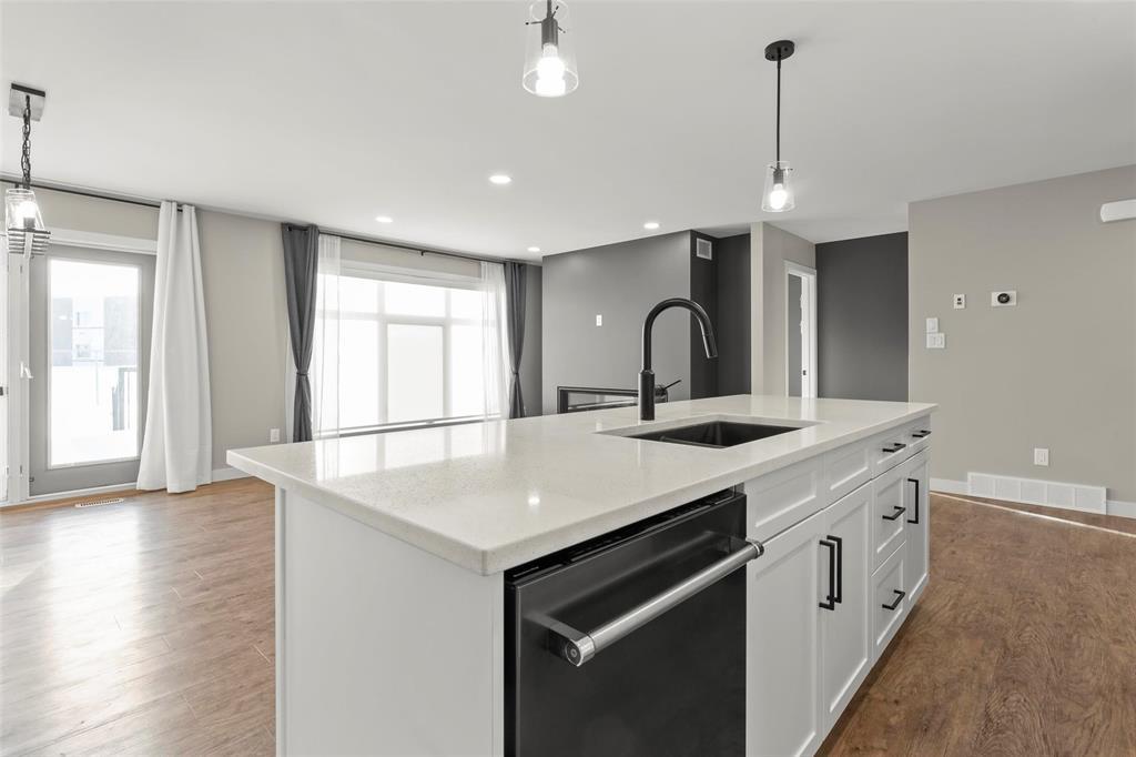 82 Wyndham Estate Drive, Steinbach, Manitoba  R5G 2K6 - Photo 7 - 202600495