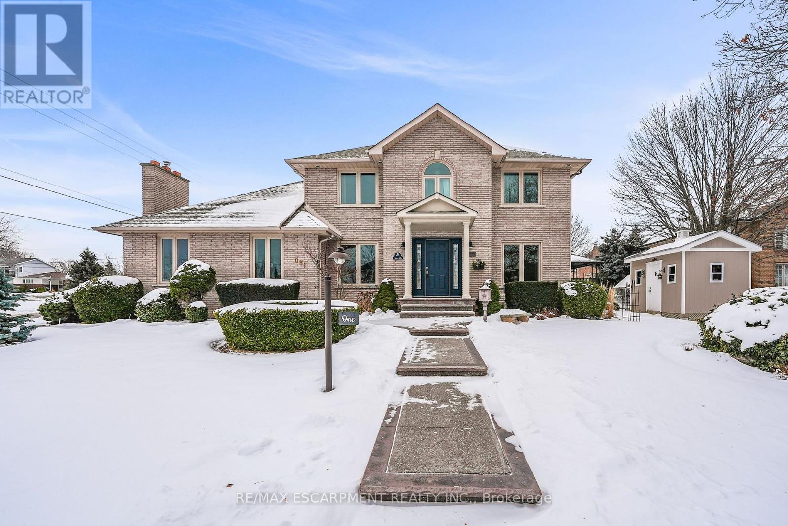 1 SHORELINE CRESCENT, Grimsby, Ontario