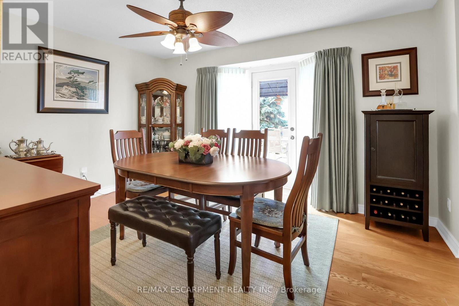 1 Shoreline Crescent, Grimsby, Ontario  L3M 5B1 - Photo 11 - X12724266