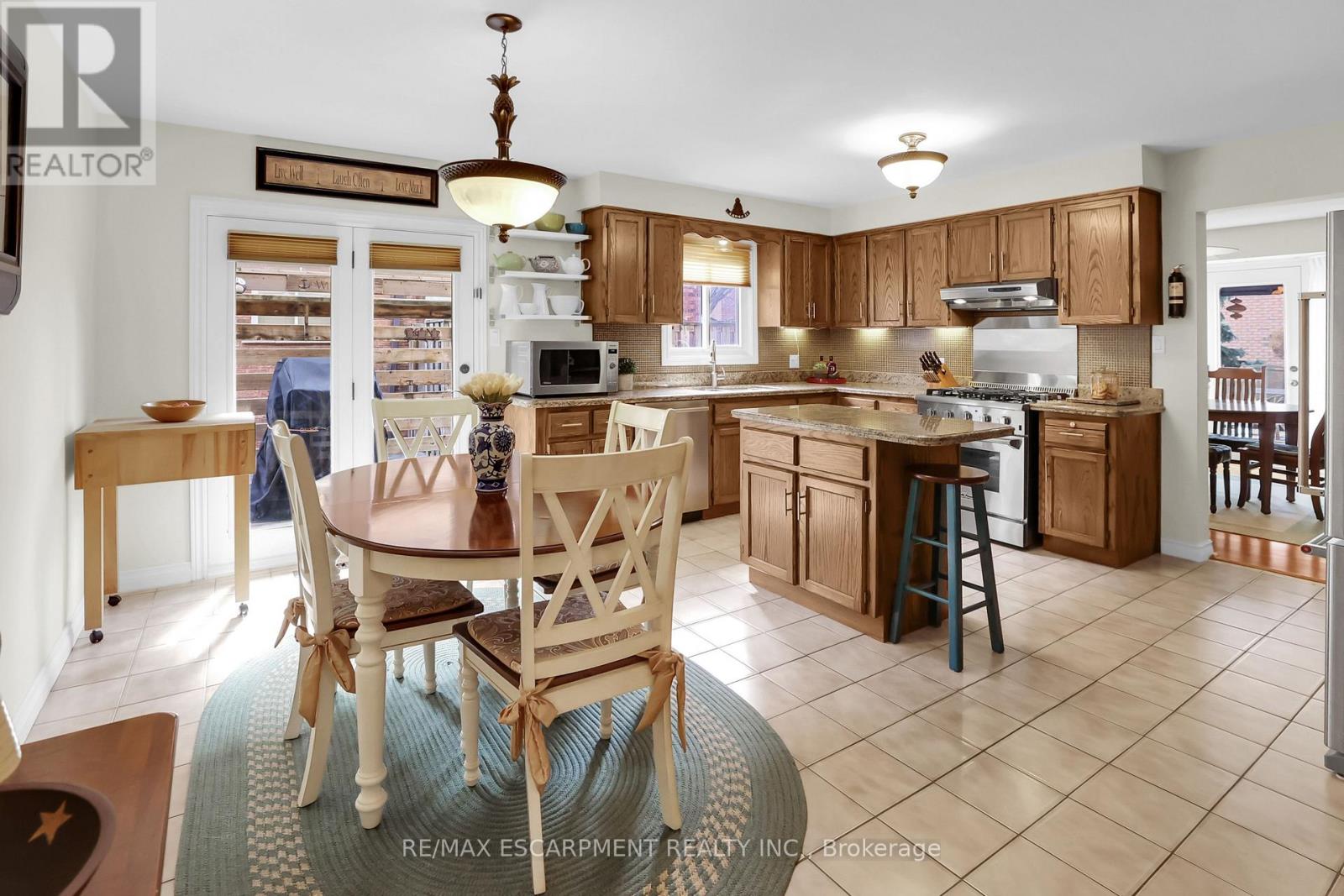 1 Shoreline Crescent, Grimsby, Ontario  L3M 5B1 - Photo 12 - X12724266