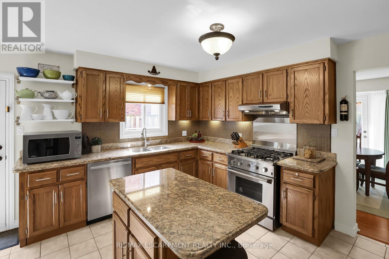 1 Shoreline Crescent, Grimsby, Ontario  L3M 5B1 - Photo 15 - X12724266