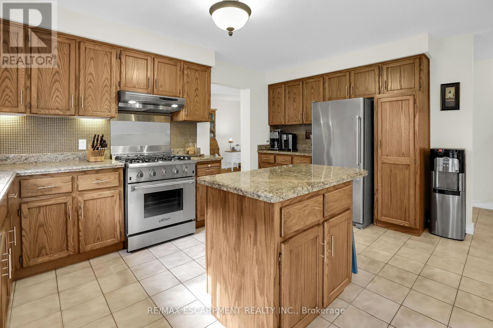 1 Shoreline Crescent, Grimsby, Ontario  L3M 5B1 - Photo 16 - X12724266