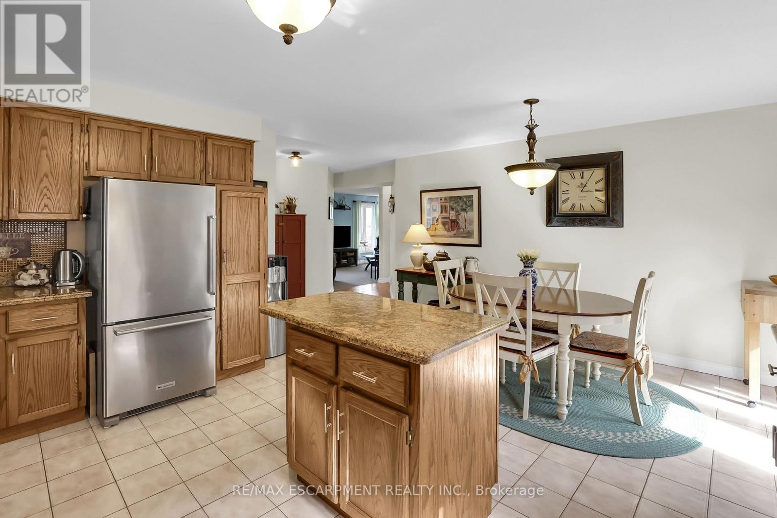 1 Shoreline Crescent, Grimsby, Ontario  L3M 5B1 - Photo 17 - X12724266