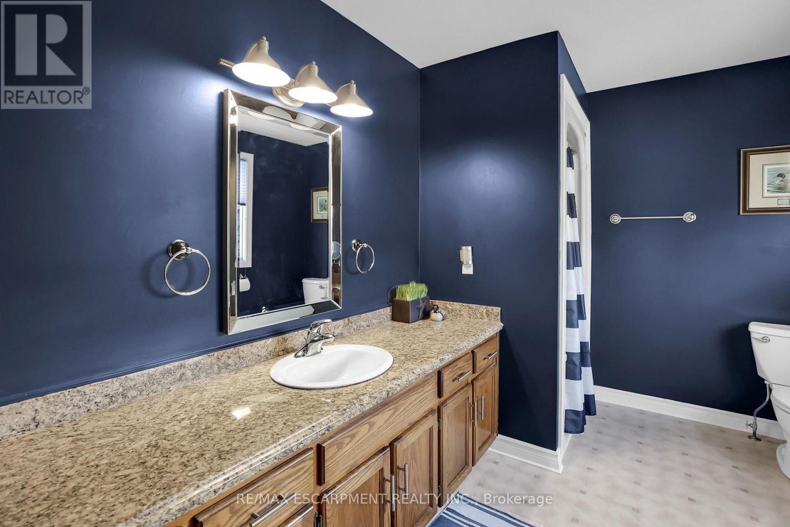 1 Shoreline Crescent, Grimsby, Ontario  L3M 5B1 - Photo 25 - X12724266