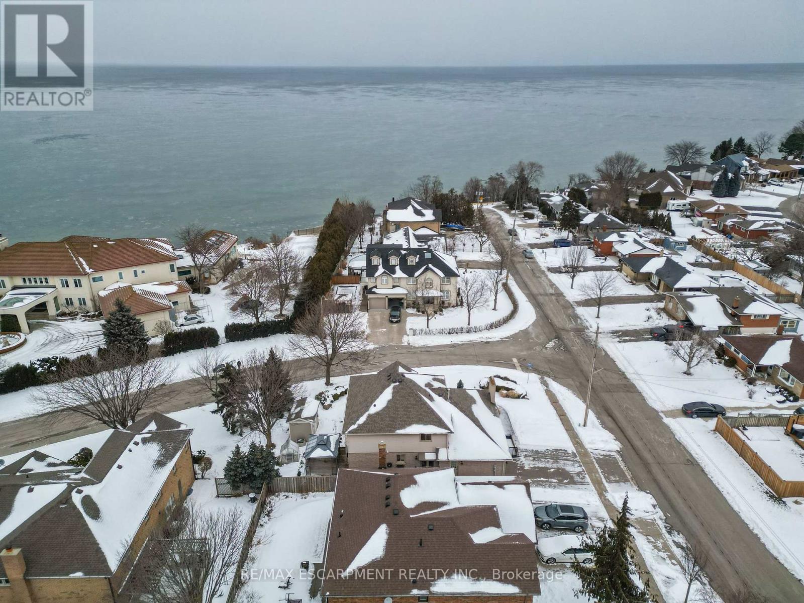 1 Shoreline Crescent, Grimsby, Ontario  L3M 5B1 - Photo 3 - X12724266