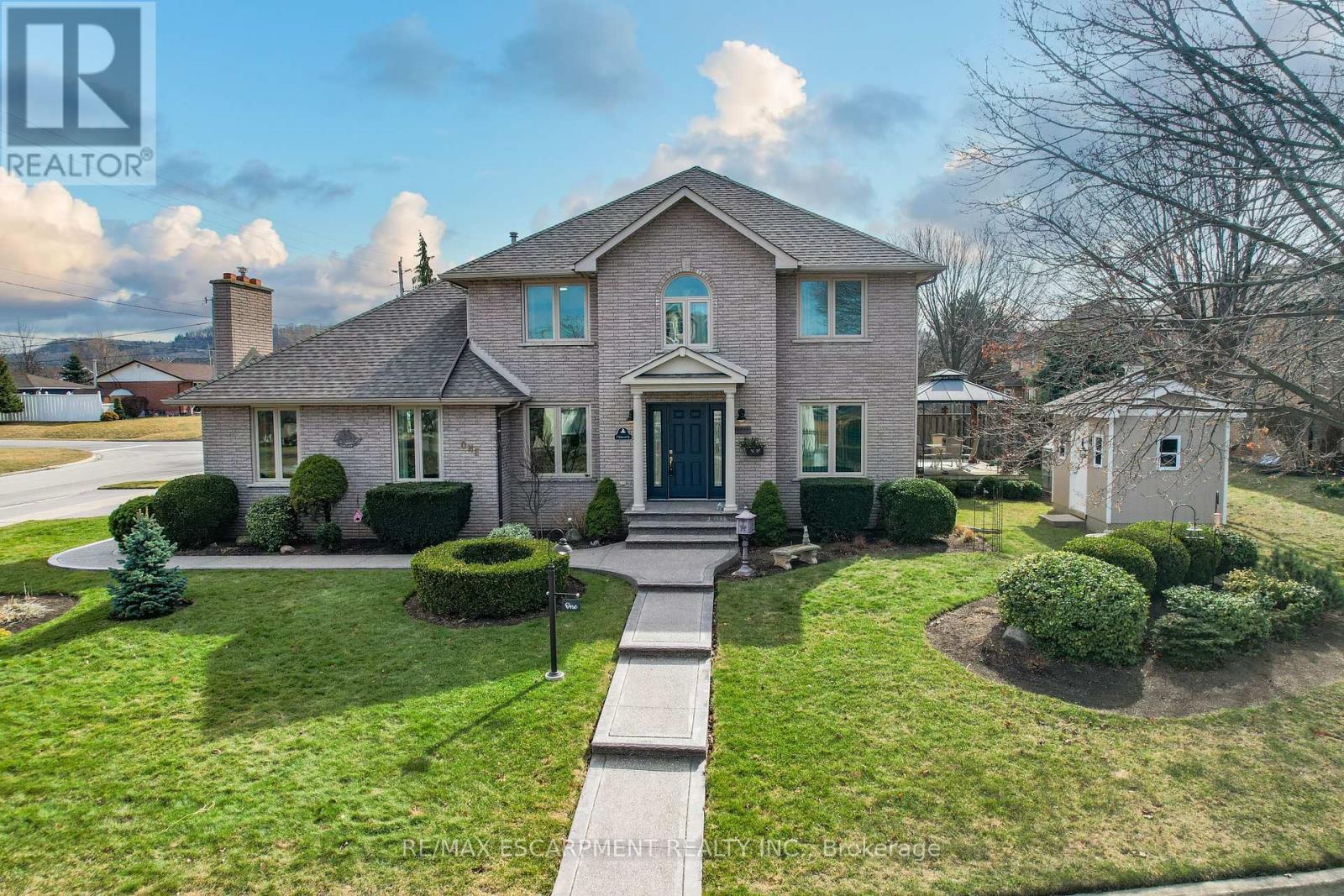 1 Shoreline Crescent, Grimsby, Ontario  L3M 5B1 - Photo 4 - X12724266