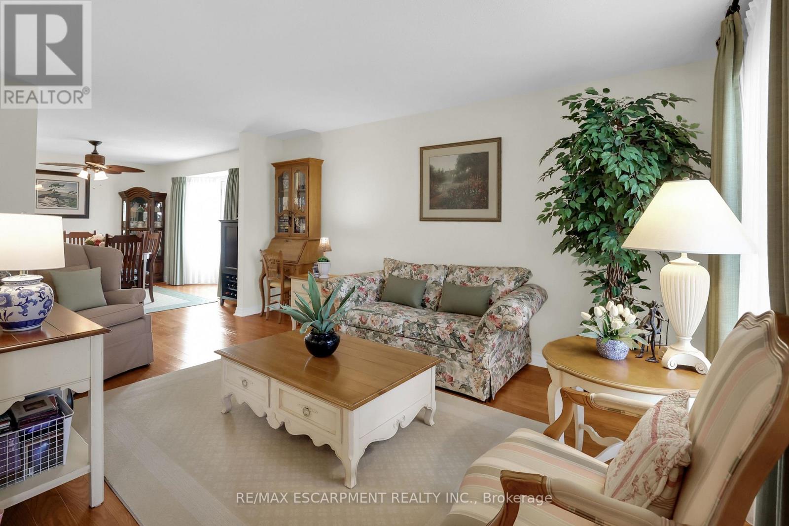 1 Shoreline Crescent, Grimsby, Ontario  L3M 5B1 - Photo 8 - X12724266