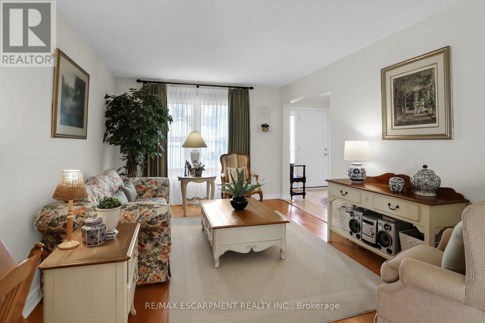 1 Shoreline Crescent, Grimsby, Ontario  L3M 5B1 - Photo 9 - X12724266