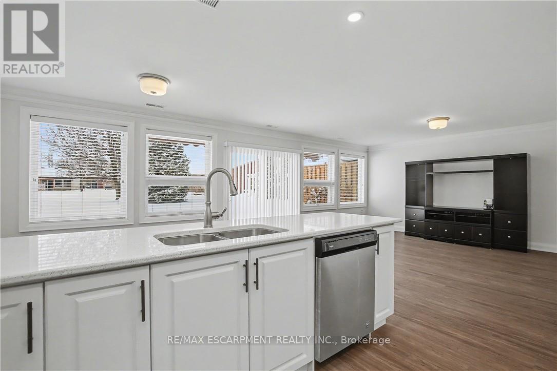 17 Monsignor Henkey Terrace, Hamilton, Ontario  L9B 2M2 - Photo 15 - X12724304