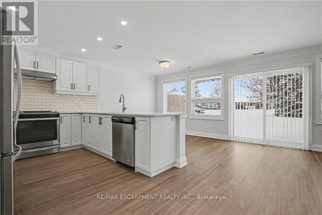 17 Monsignor Henkey Terrace, Hamilton, Ontario  L9B 2M2 - Photo 7 - X12724304