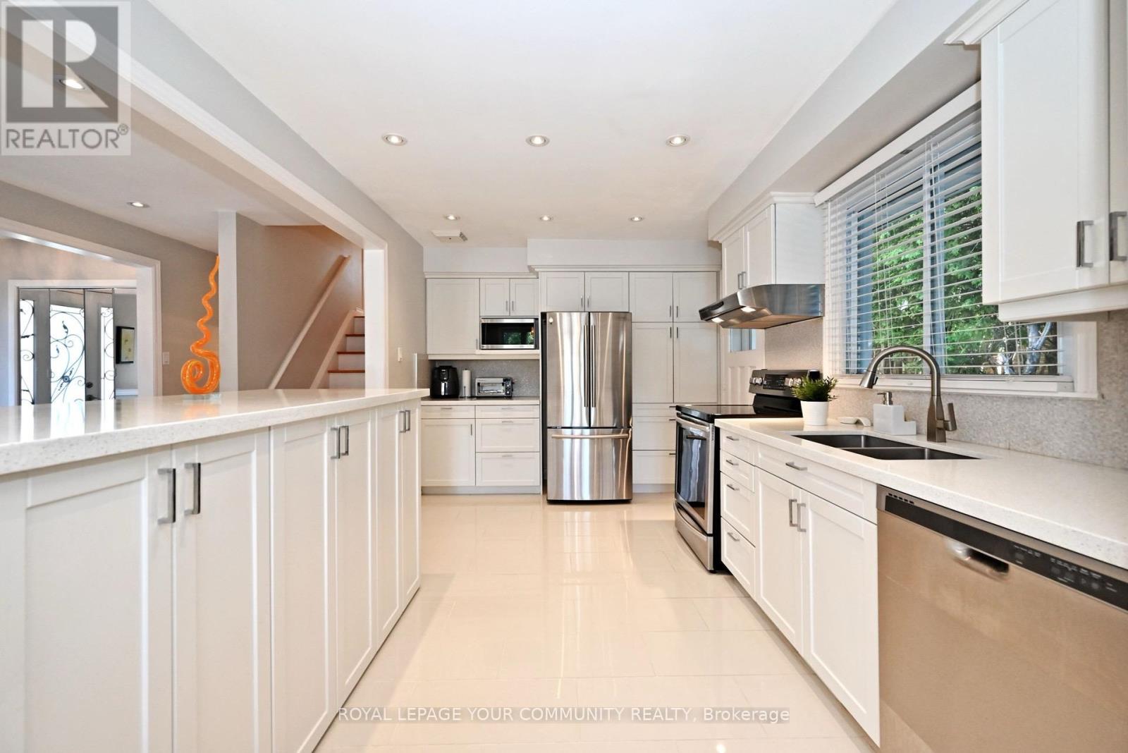 26 Kemano Road, Aurora, Ontario  L4G 2Y3 - Photo 8 - N12597974