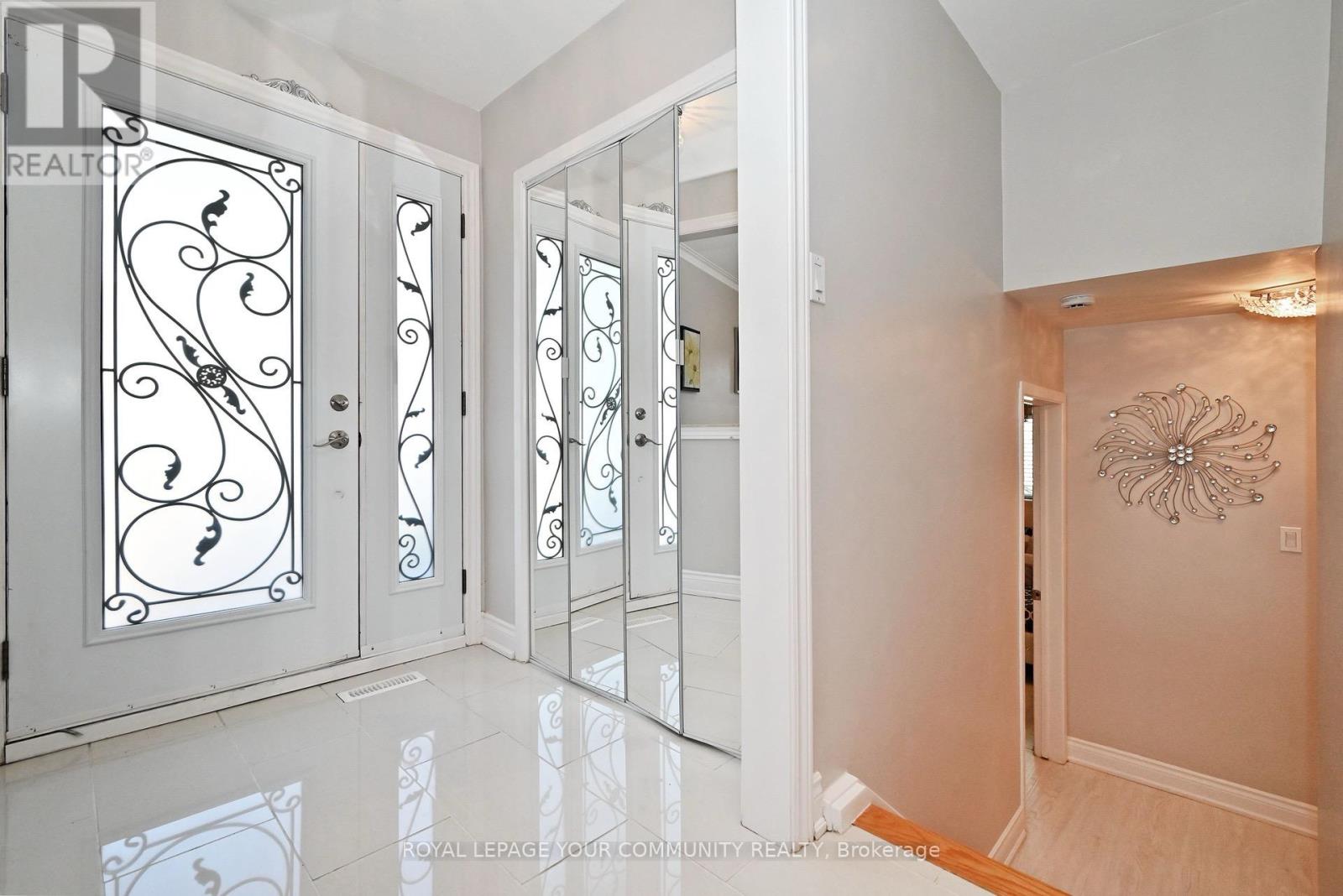 26 Kemano Road, Aurora, Ontario  L4G 2Y3 - Photo 3 - N12597974