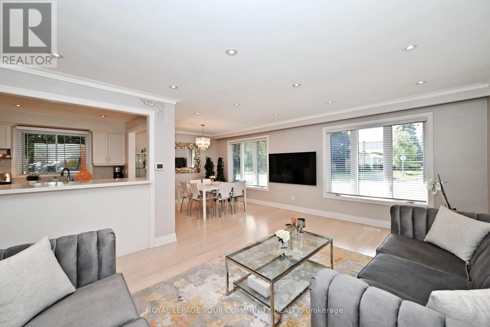 26 Kemano Road, Aurora, Ontario  L4G 2Y3 - Photo 5 - N12597974