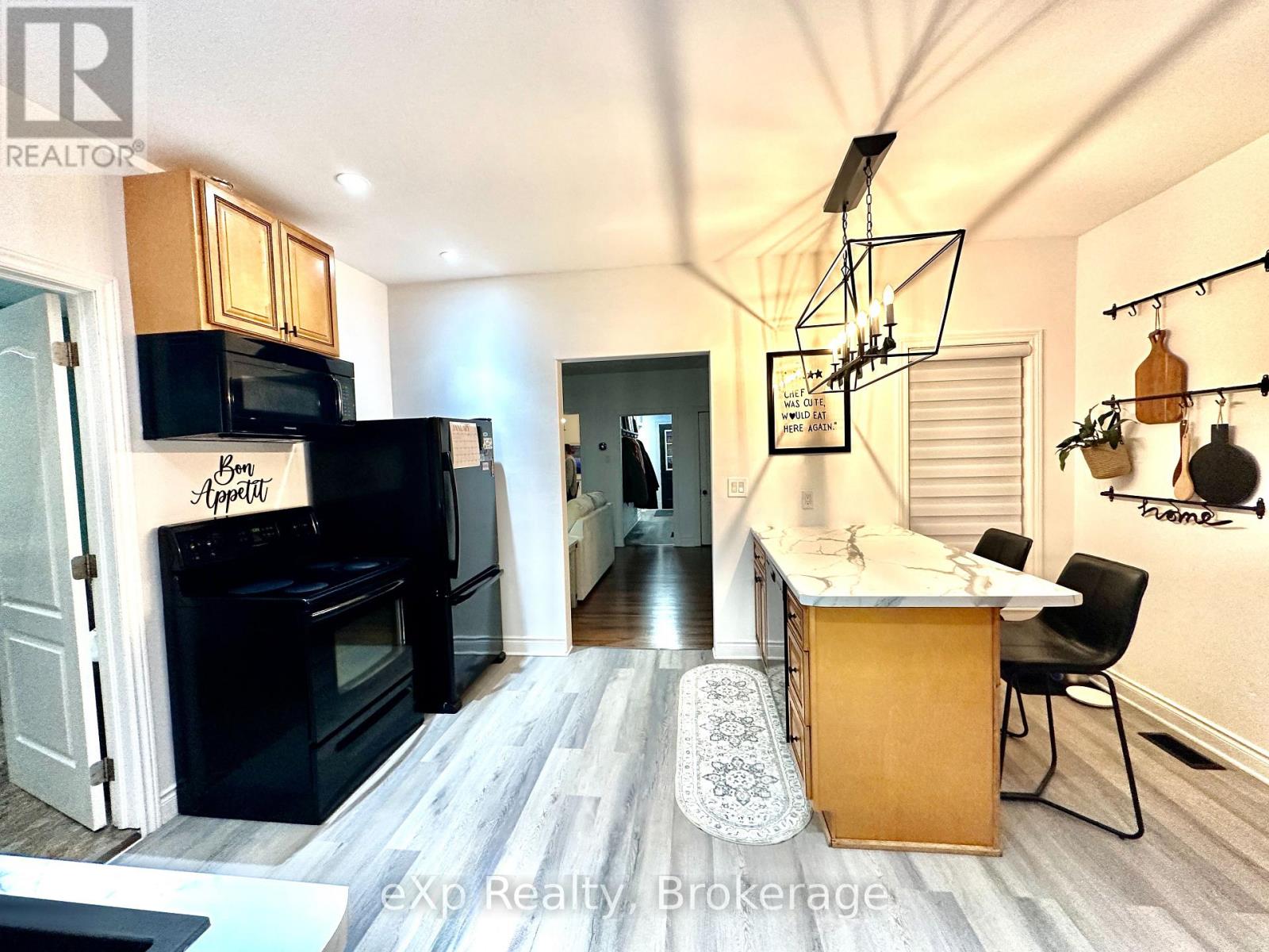 588 12th Avenue, Hanover, Ontario  N4N 2V6 - Photo 10 - X12724420