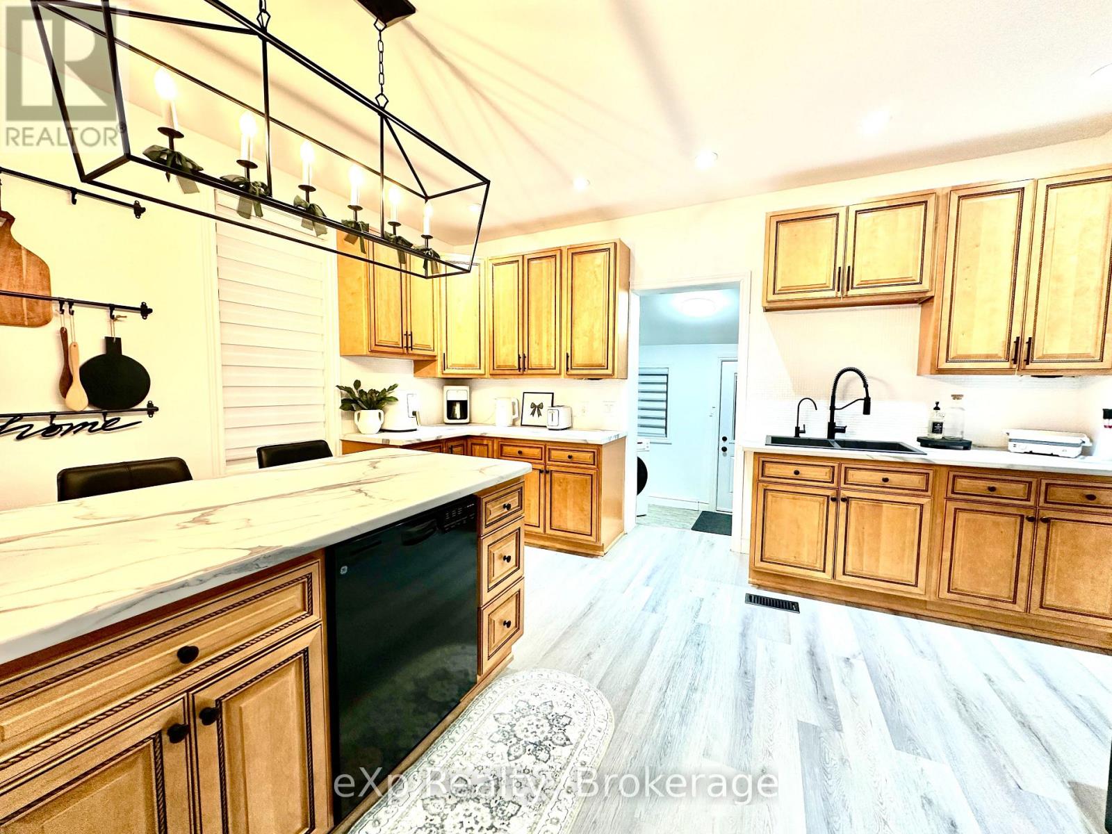 588 12th Avenue, Hanover, Ontario  N4N 2V6 - Photo 9 - X12724420