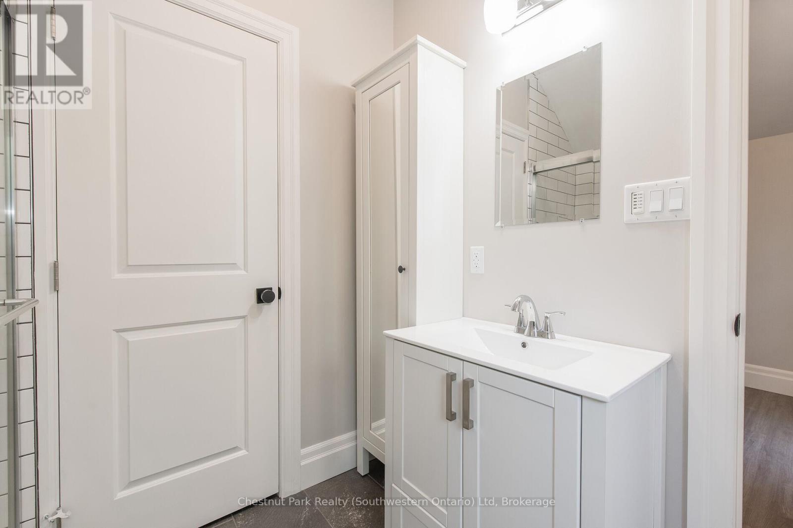 3 - 113 Young Street, Kitchener, Ontario  N2H 4Z2 - Photo 13 - X12724464