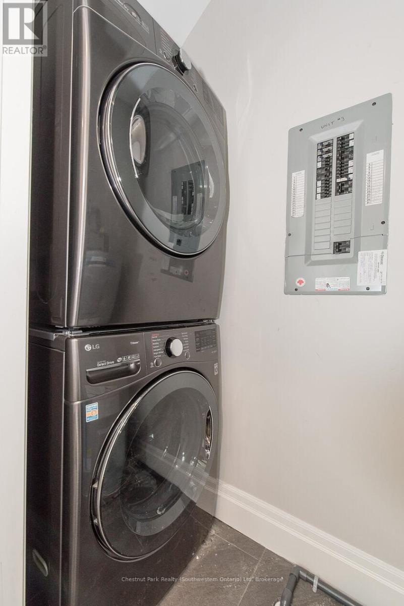 3 - 113 Young Street, Kitchener, Ontario  N2H 4Z2 - Photo 17 - X12724464