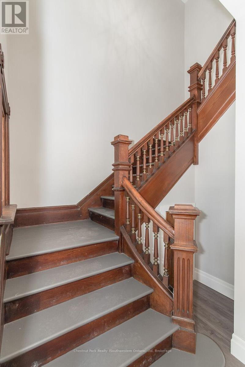 3 - 113 Young Street, Kitchener, Ontario  N2H 4Z2 - Photo 4 - X12724464