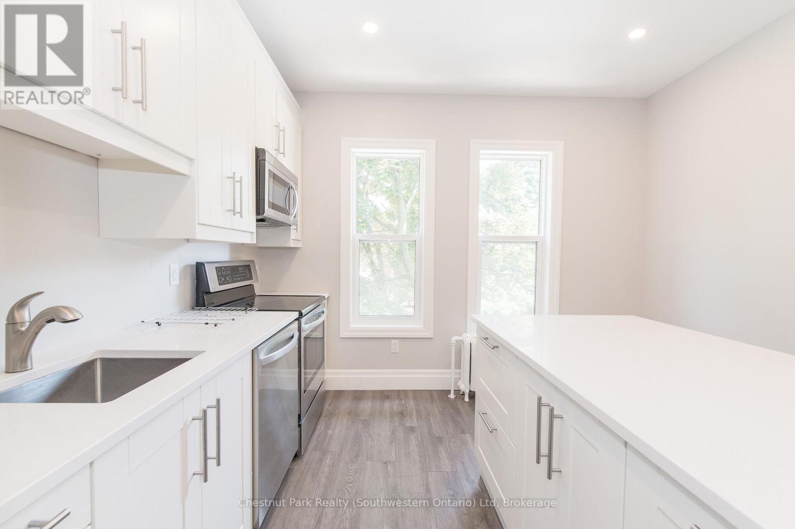 3 - 113 Young Street, Kitchener, Ontario  N2H 4Z2 - Photo 7 - X12724464