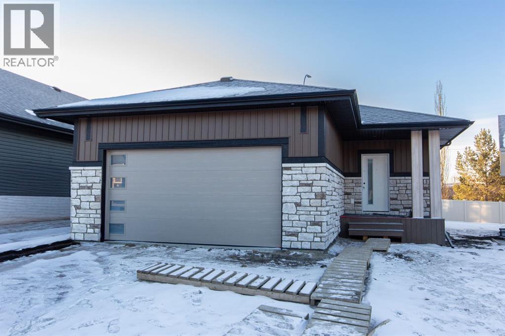 37 Terra Close, Red Deer, Alberta  T4P 0T7 - Photo 1 - A2280222