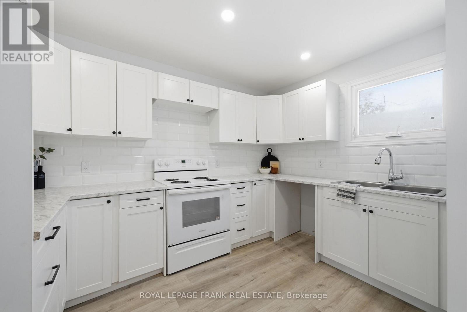 10 Elk Street, Kawartha Lakes, Ontario  K0M 1L0 - Photo 10 - X12724554