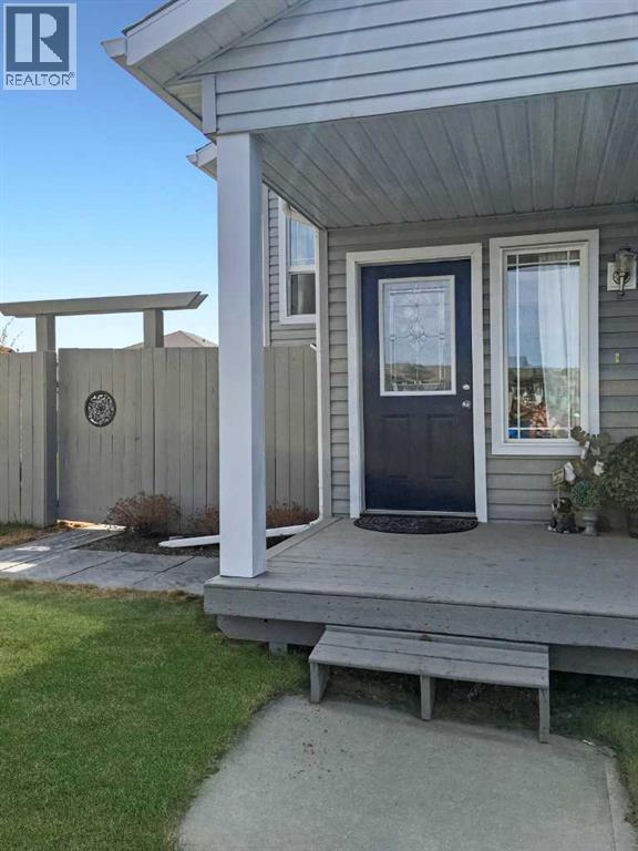 30 Pinnacle Grove, Grande Prairie, Alberta  T8W 2Z2 - Photo 2 - A2281298