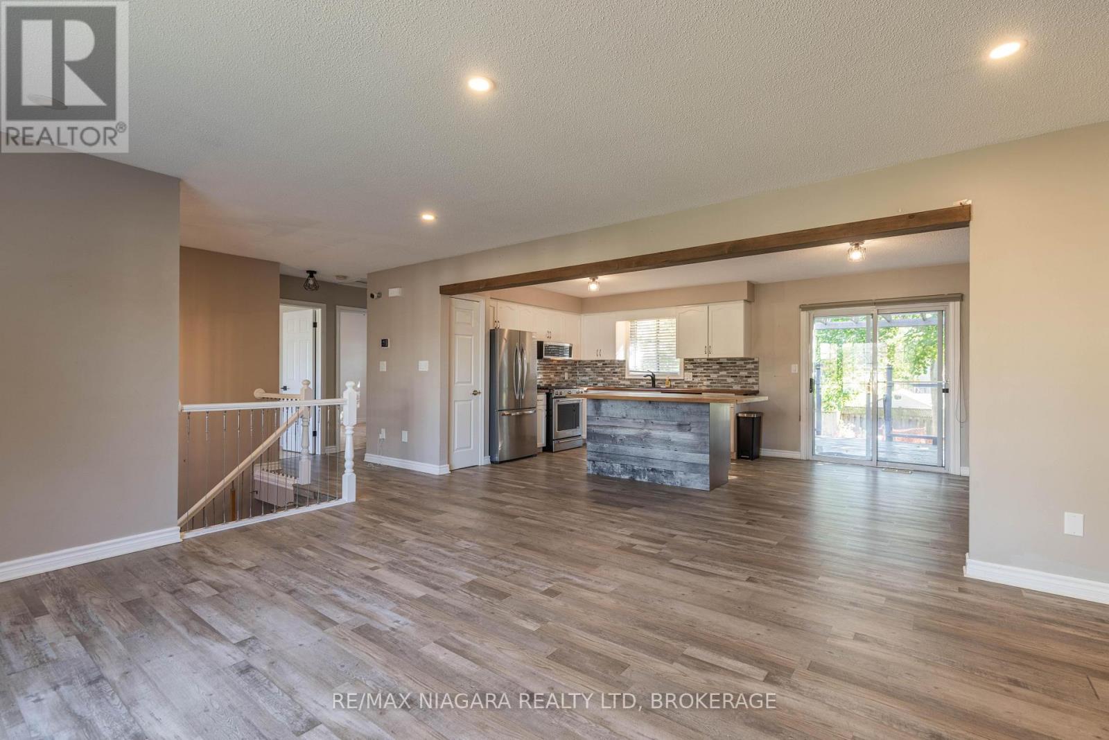 44 Maple Leaf Avenue S, Fort Erie, Ontario  L0S 1N0 - Photo 10 - X12445063