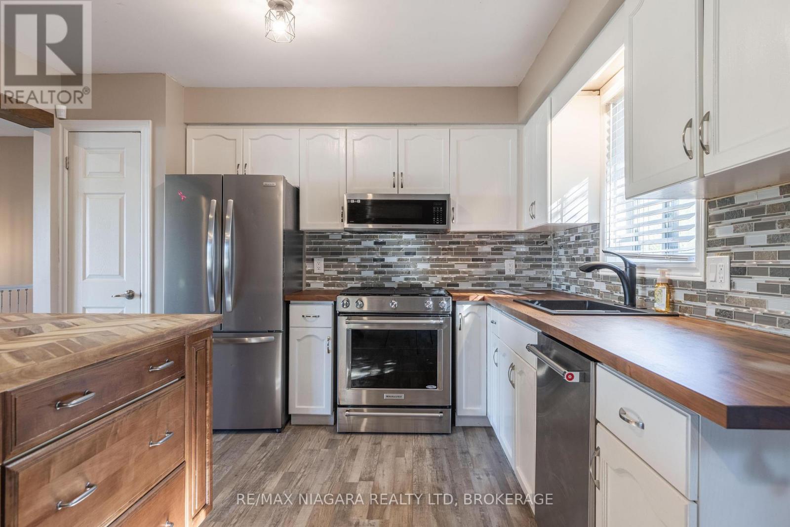 44 Maple Leaf Avenue S, Fort Erie, Ontario  L0S 1N0 - Photo 13 - X12445063