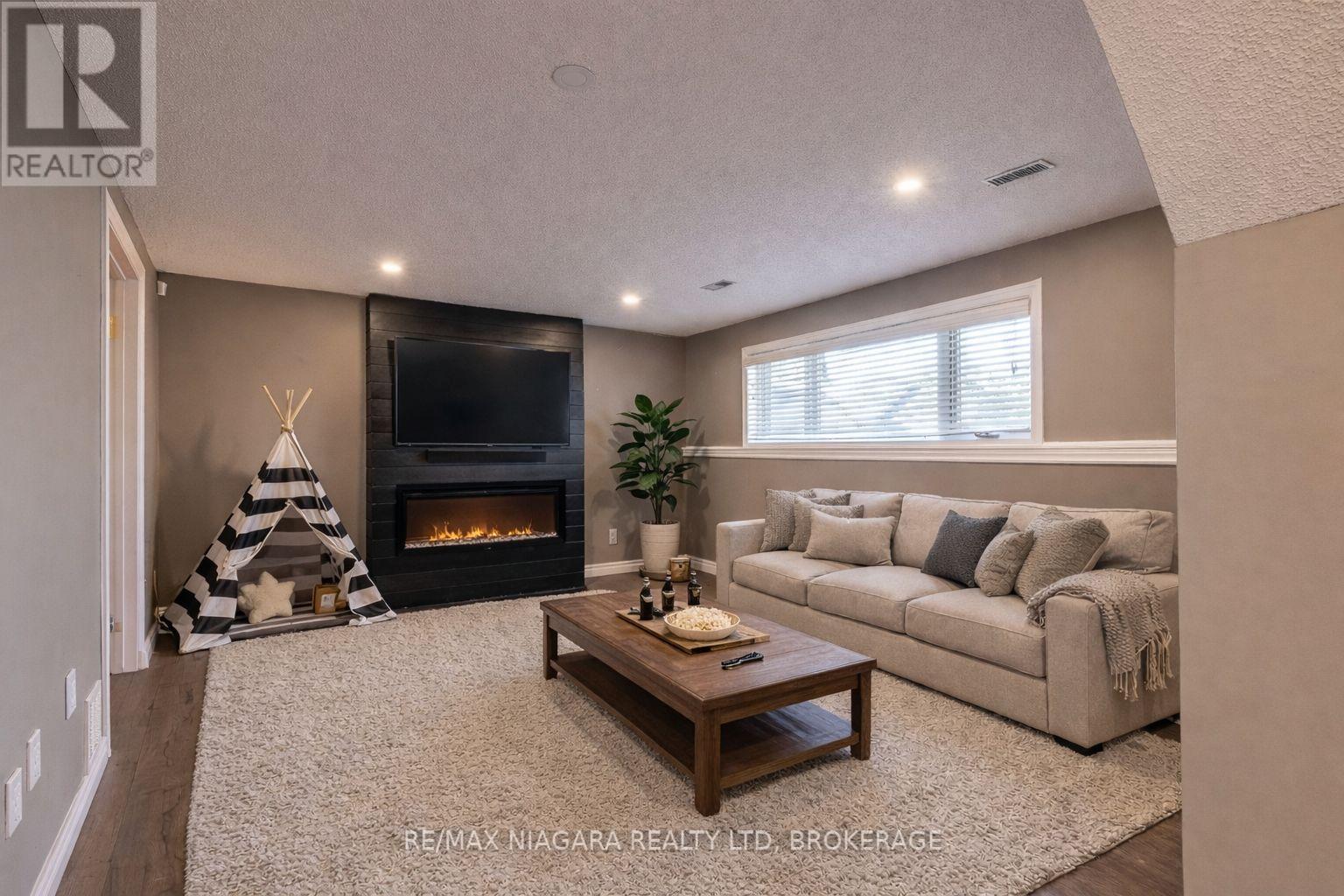 44 Maple Leaf Avenue S, Fort Erie, Ontario  L0S 1N0 - Photo 18 - X12445063