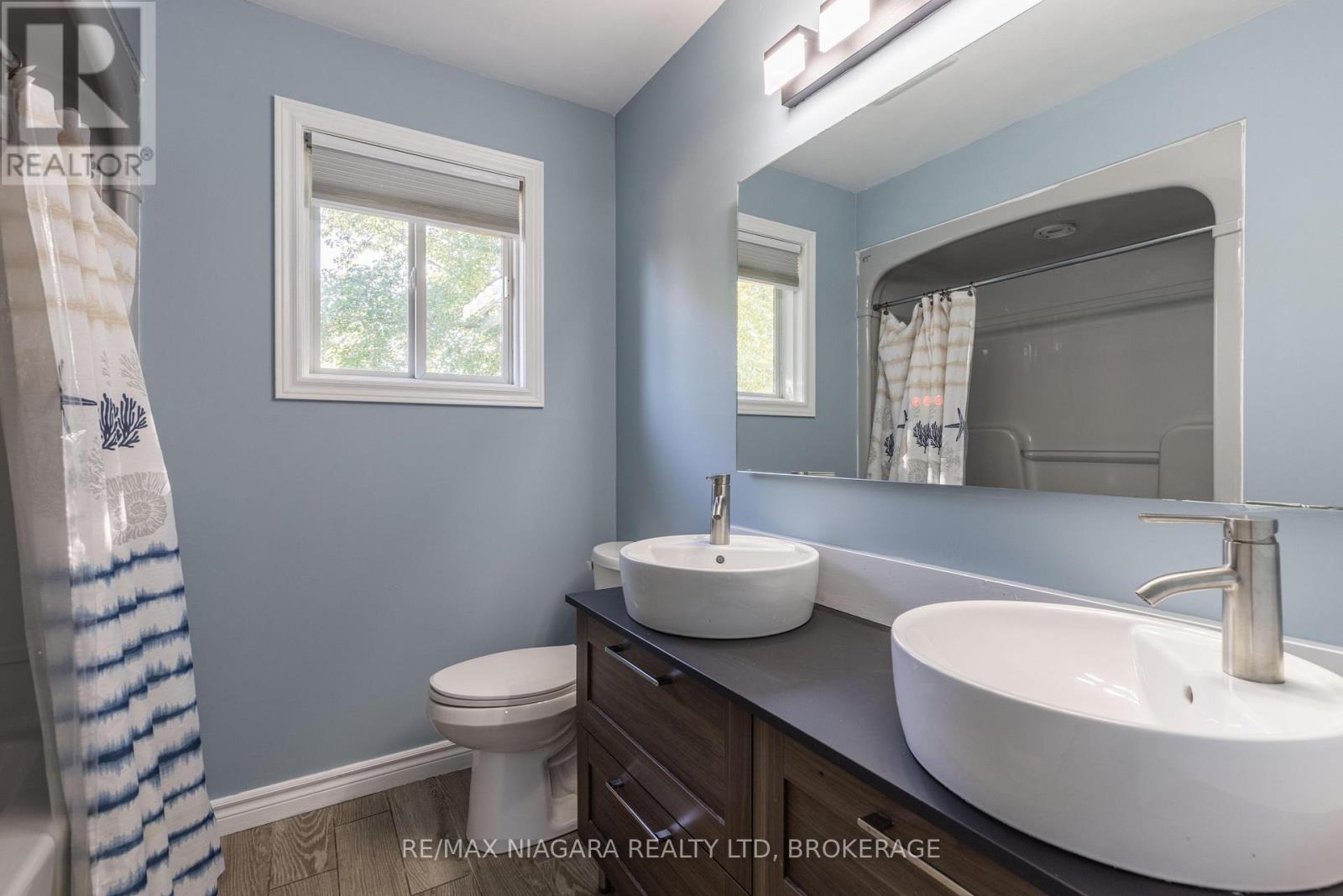 44 Maple Leaf Avenue S, Fort Erie, Ontario  L0S 1N0 - Photo 16 - X12445063