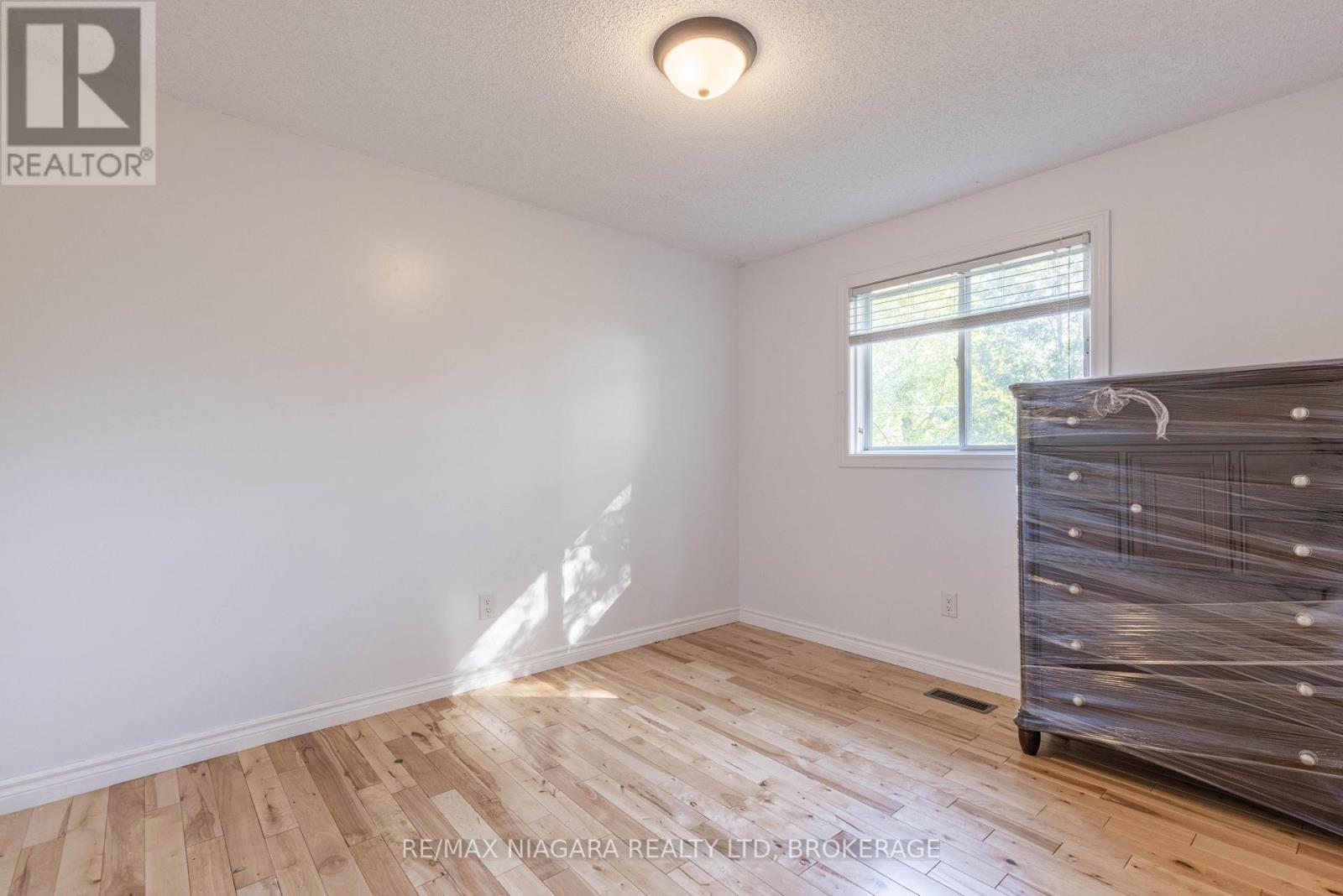 44 Maple Leaf Avenue S, Fort Erie, Ontario  L0S 1N0 - Photo 17 - X12445063