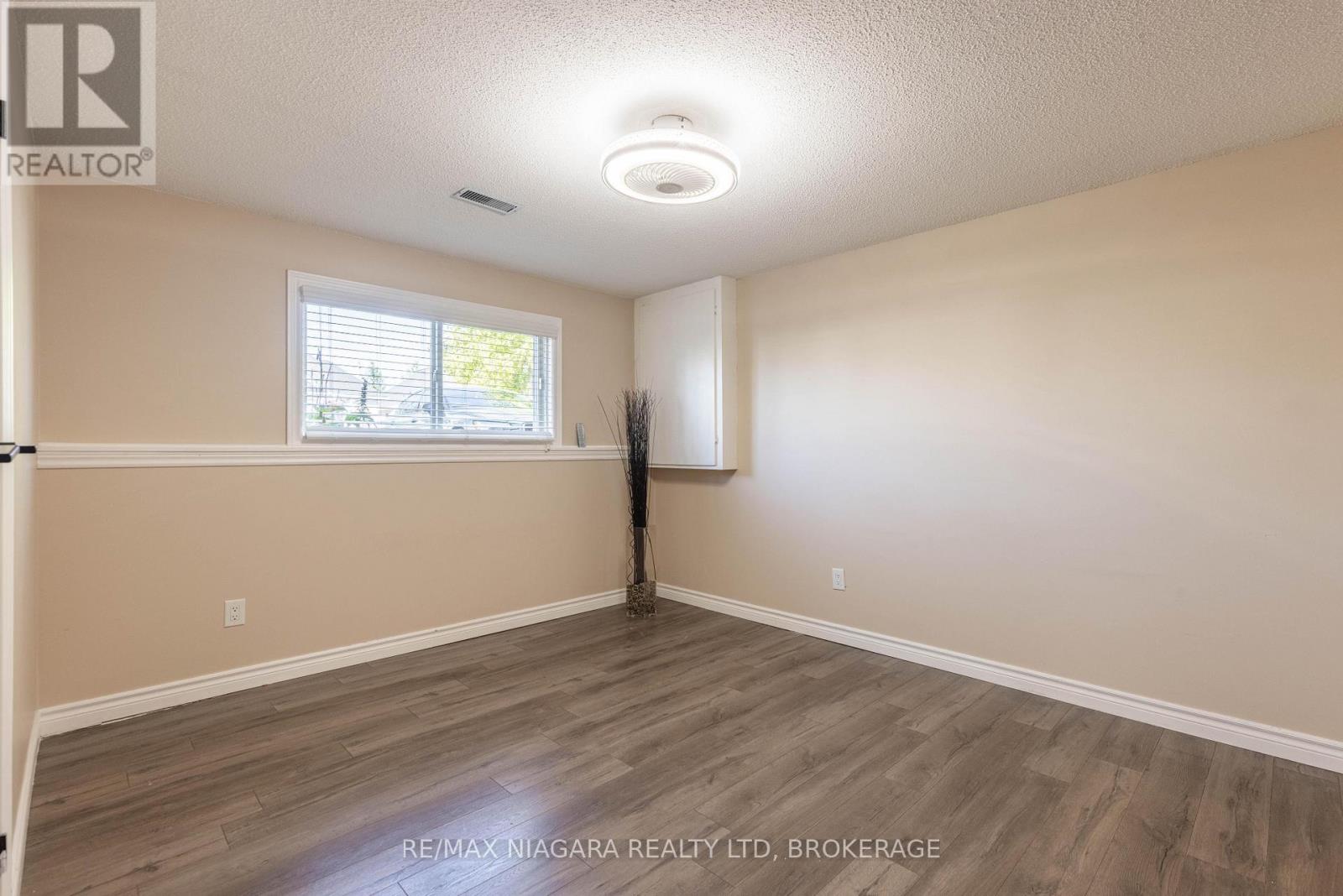 44 Maple Leaf Avenue S, Fort Erie, Ontario  L0S 1N0 - Photo 24 - X12445063