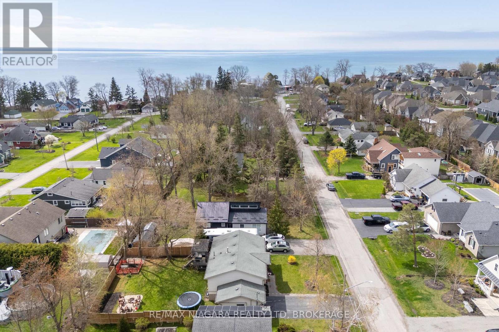 44 Maple Leaf Avenue S, Fort Erie, Ontario  L0S 1N0 - Photo 38 - X12445063