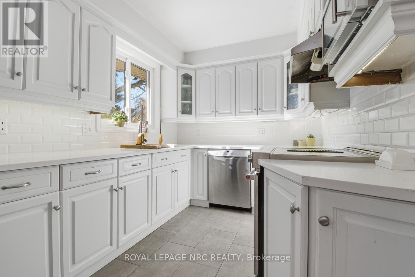 22 Bigelow Crescent, Pelham, Ontario  L3E 0J4 - Photo 12 - X12724458