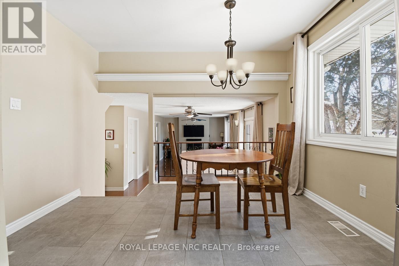 22 Bigelow Crescent, Pelham, Ontario  L3E 0J4 - Photo 13 - X12724458