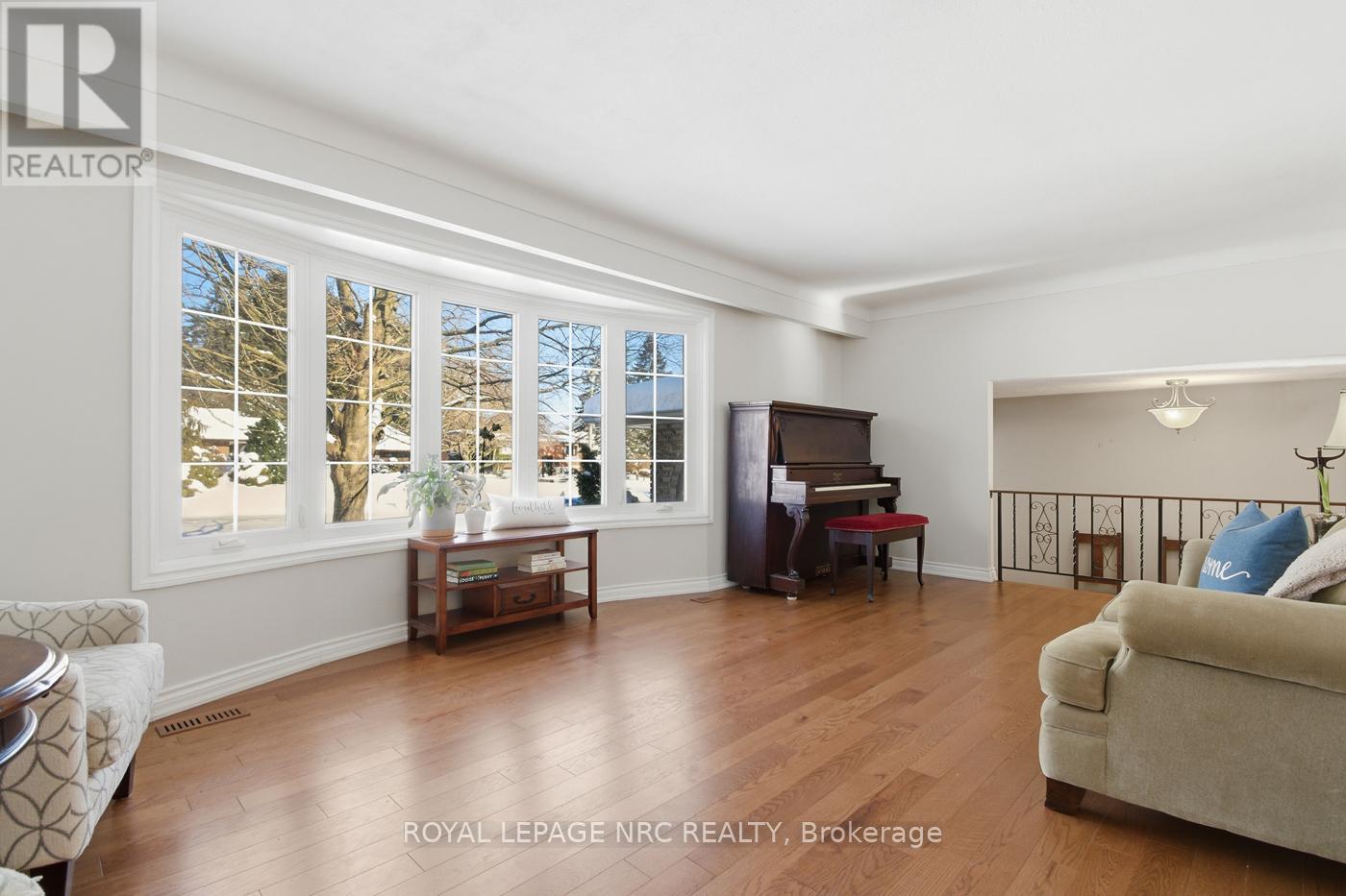 22 Bigelow Crescent, Pelham, Ontario  L3E 0J4 - Photo 5 - X12724458