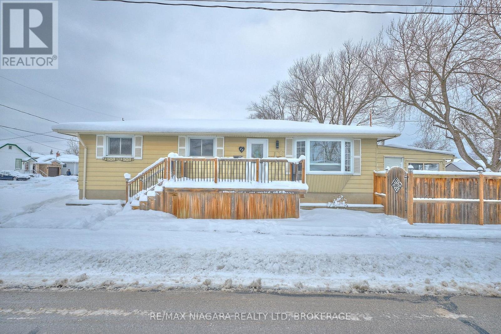 23 Alexandra Boulevard, St. Catharines, Ontario  L2P 1J6 - Photo 1 - X12724500