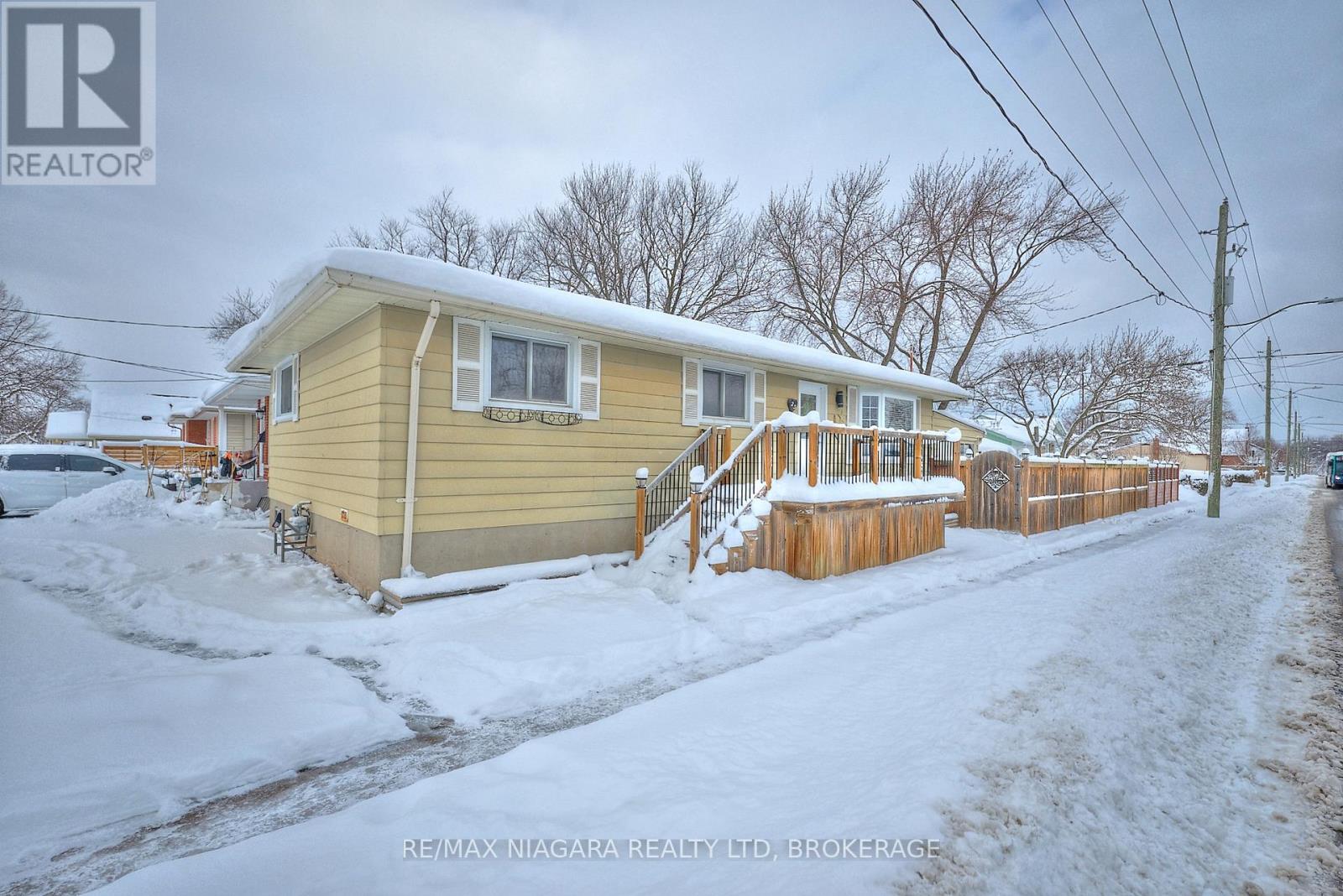23 Alexandra Boulevard, St. Catharines, Ontario  L2P 1J6 - Photo 2 - X12724500