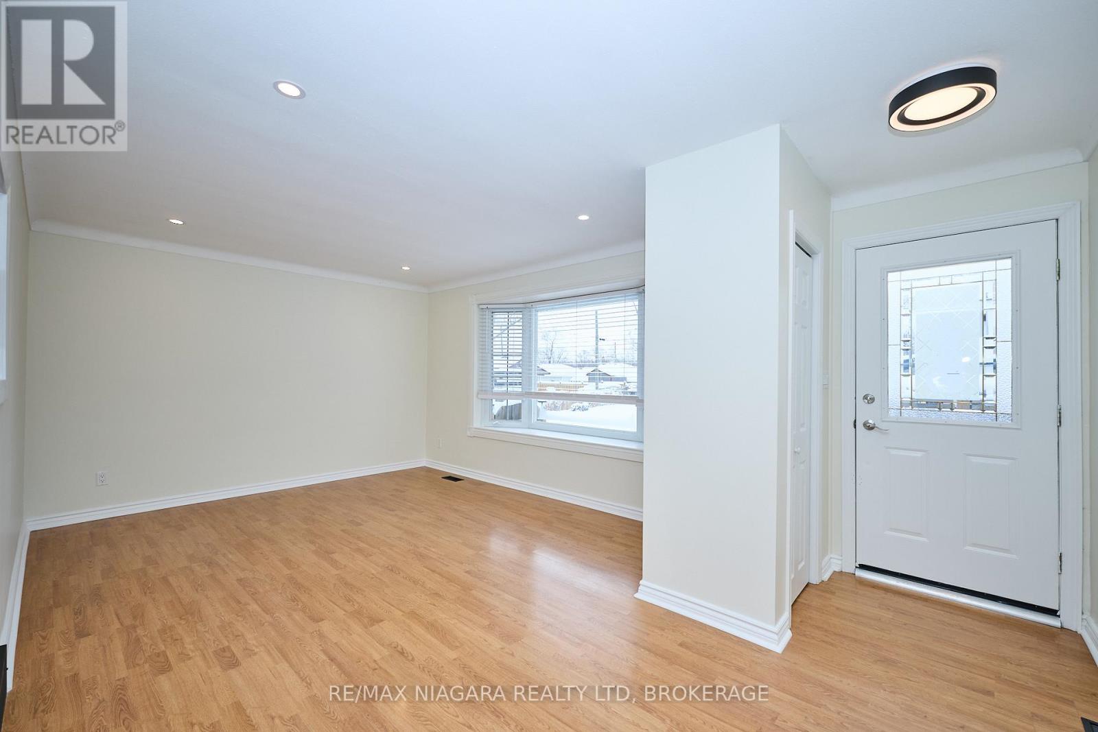 23 Alexandra Boulevard, St. Catharines, Ontario  L2P 1J6 - Photo 4 - X12724500