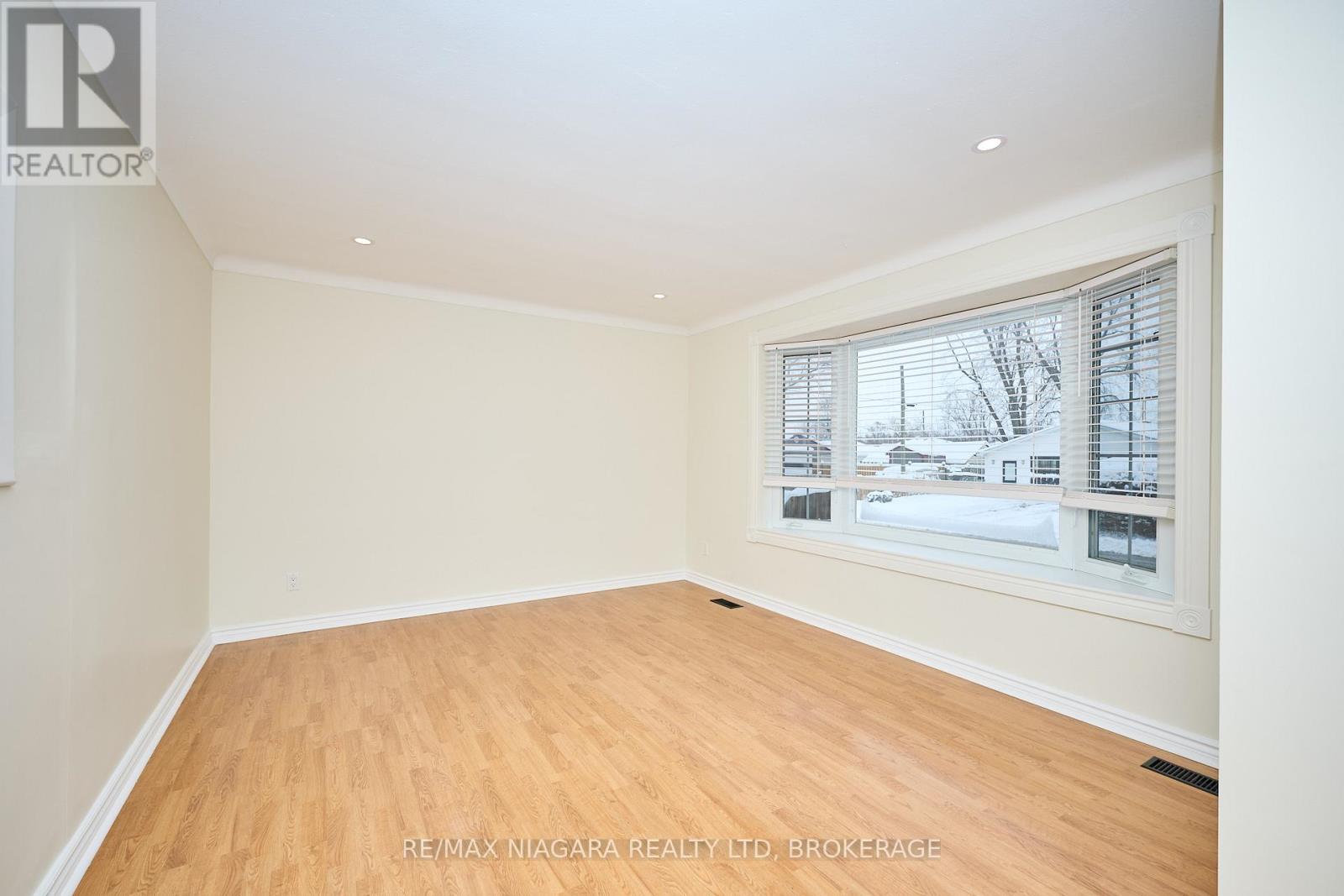 23 Alexandra Boulevard, St. Catharines, Ontario  L2P 1J6 - Photo 5 - X12724500