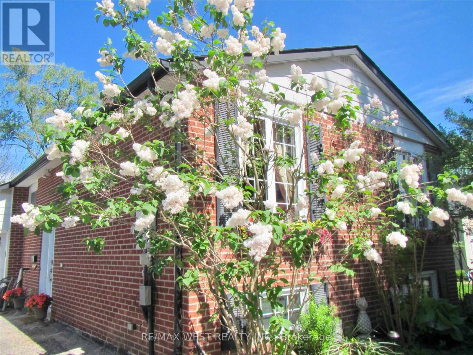 249 HODGSON DRIVE, Newmarket, Ontario