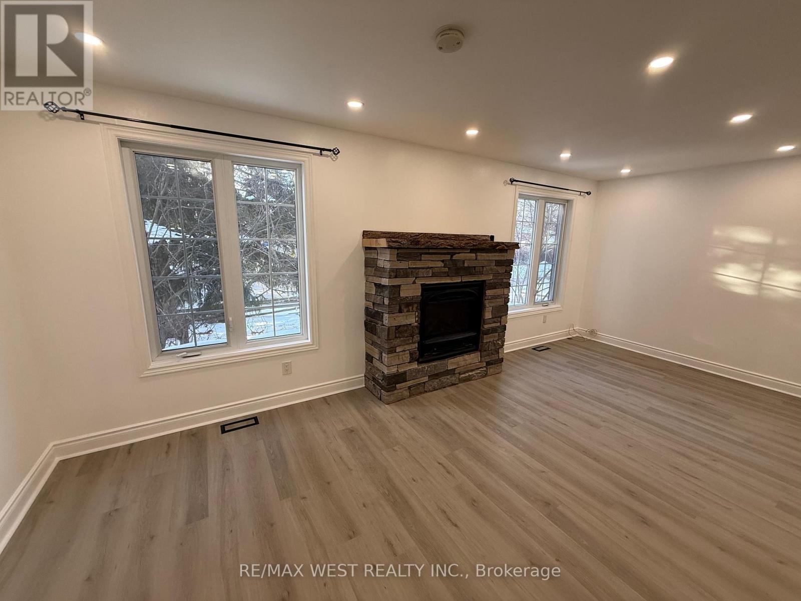 249 Hodgson Drive, Newmarket, Ontario  L3Y 1E3 - Photo 3 - N12458686